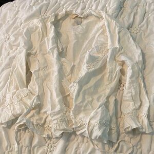 LONDONJEAN Crisp White Linen Blouse